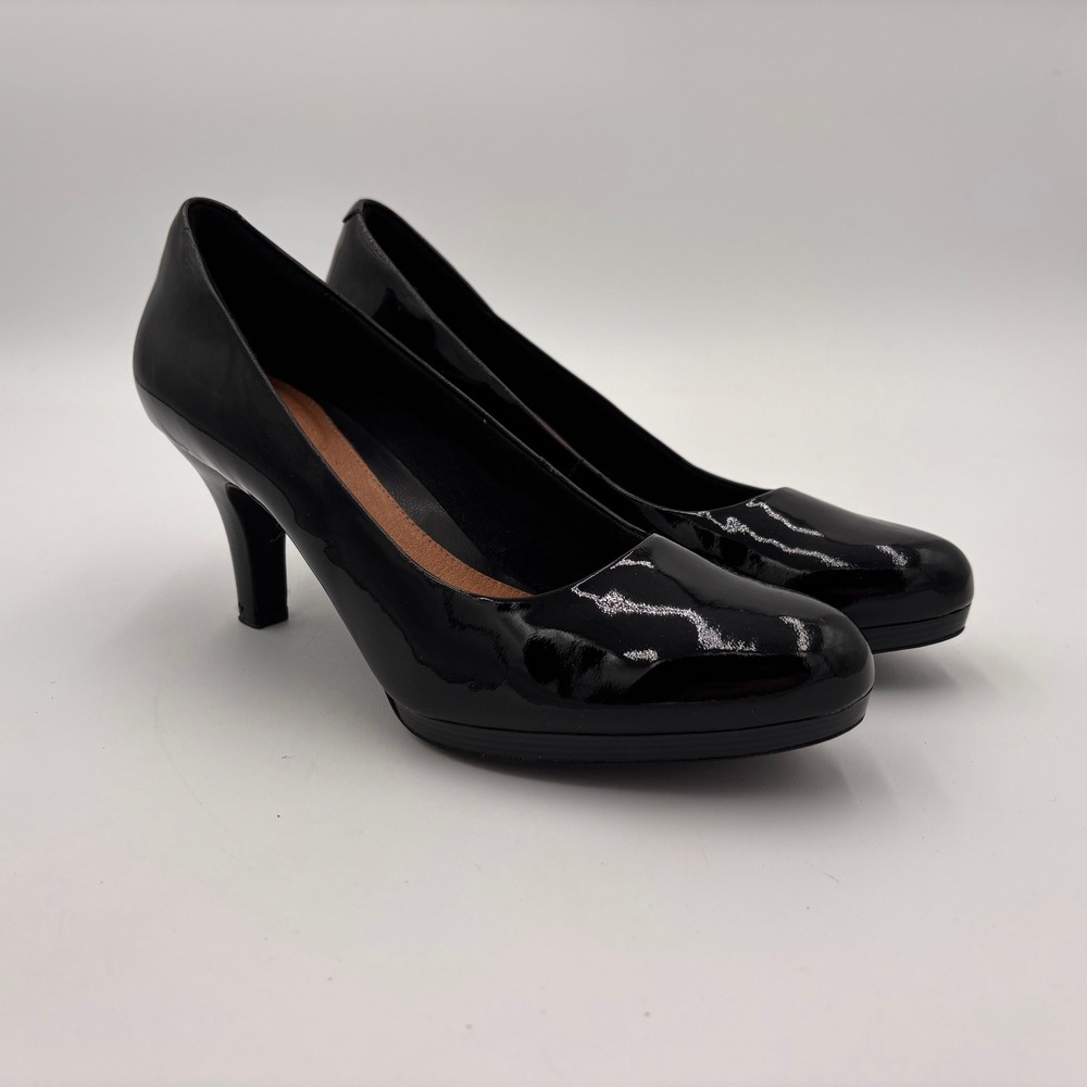 Clarks Artisan Pumps Women 9M Black Excellent Patent Leather Almond Toe Heels